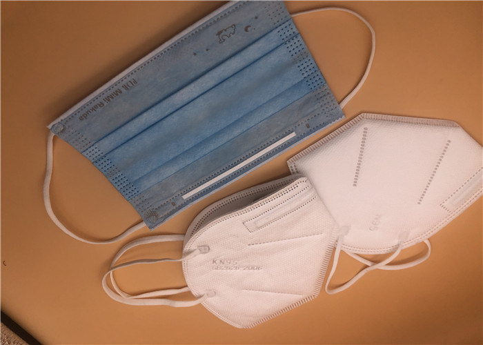 Mettez en forme de tasse le masque de poussière de la forme KN95/masque KN95 médical blanc avec la valve de respiration